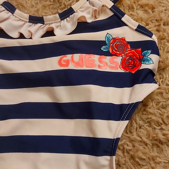 Little girl guess bathingsuit - Picture 1 of 3